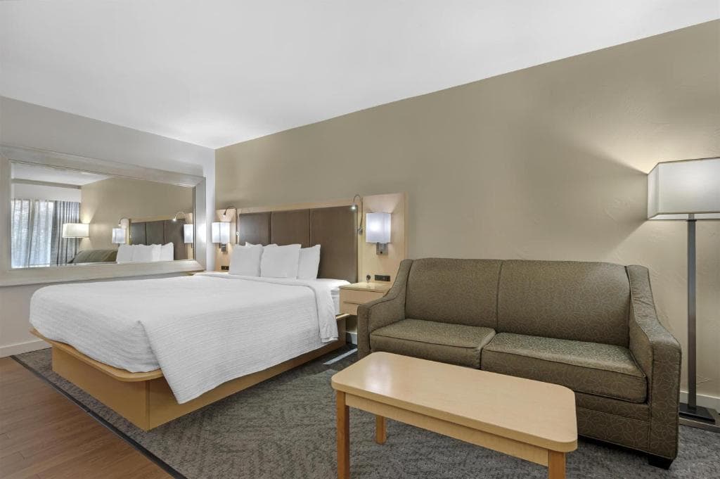 Best Western Plus South Coast Inn, photo 1