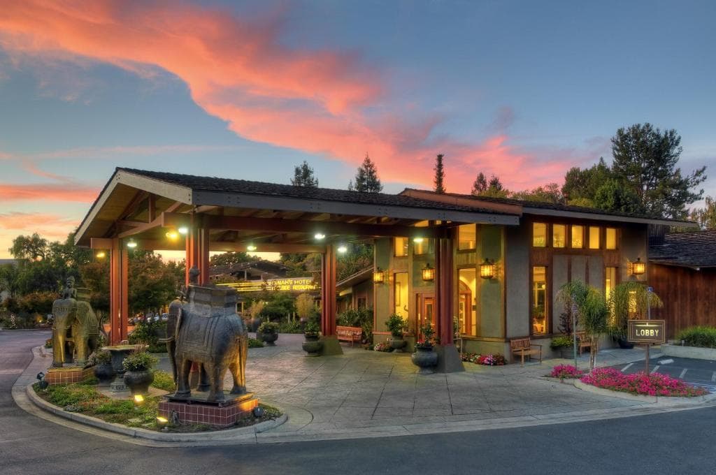 Dinah's Garden Hotel & Poolside Restaurant, photo 1