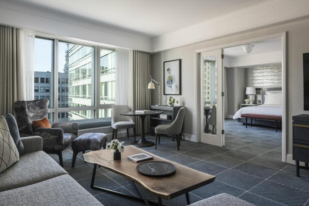 Four Seasons Hotel, photo 2