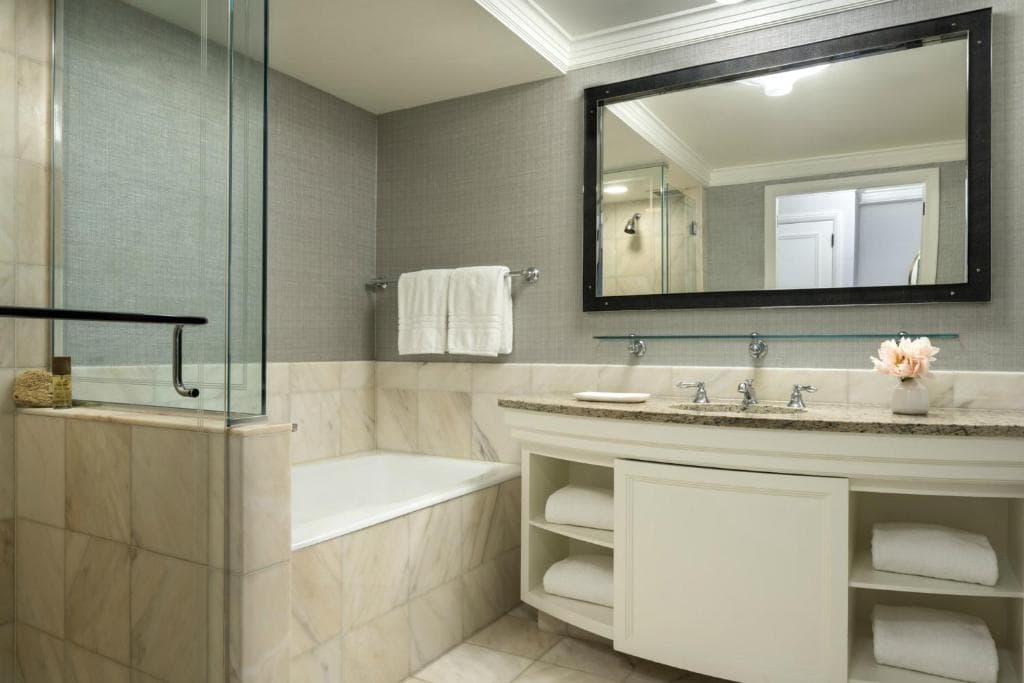 Four Seasons Hotel, photo 3