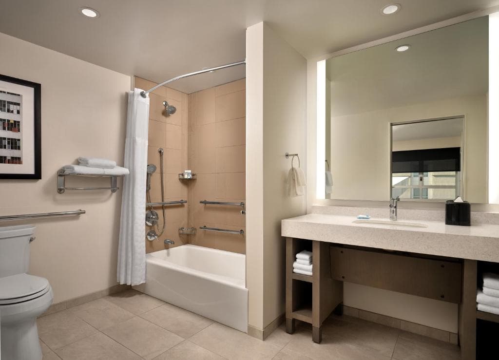Hyatt House LA - University Medical Center, photo 3