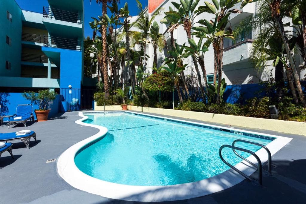 Ramada Plaza by Wyndham West Hollywood Hotel & Suites, photo 4